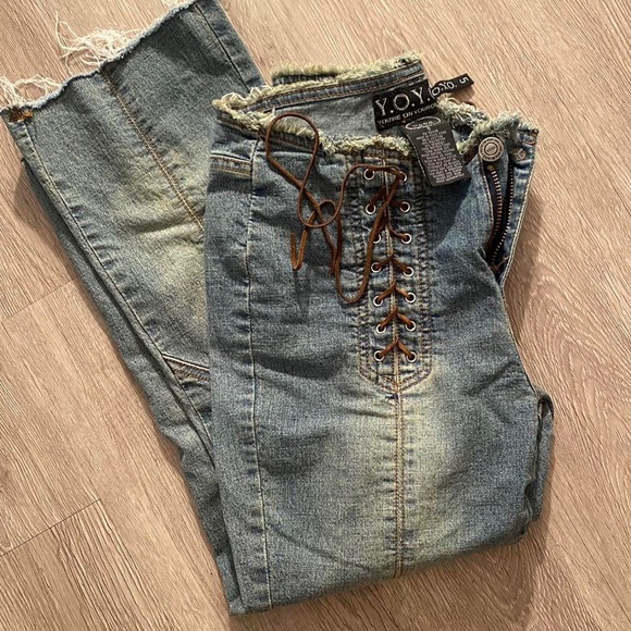 Authentic & Unique Y2K Jeans - Picture 3 of 3